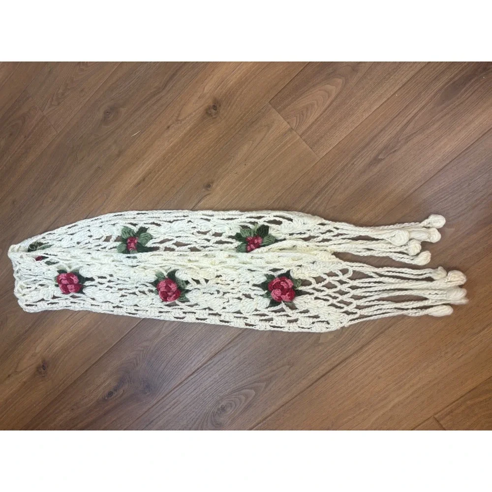 Vintage Handmade Crochet Scarf White Floral 3D Rose Knit Tassel Boho Cottagecore